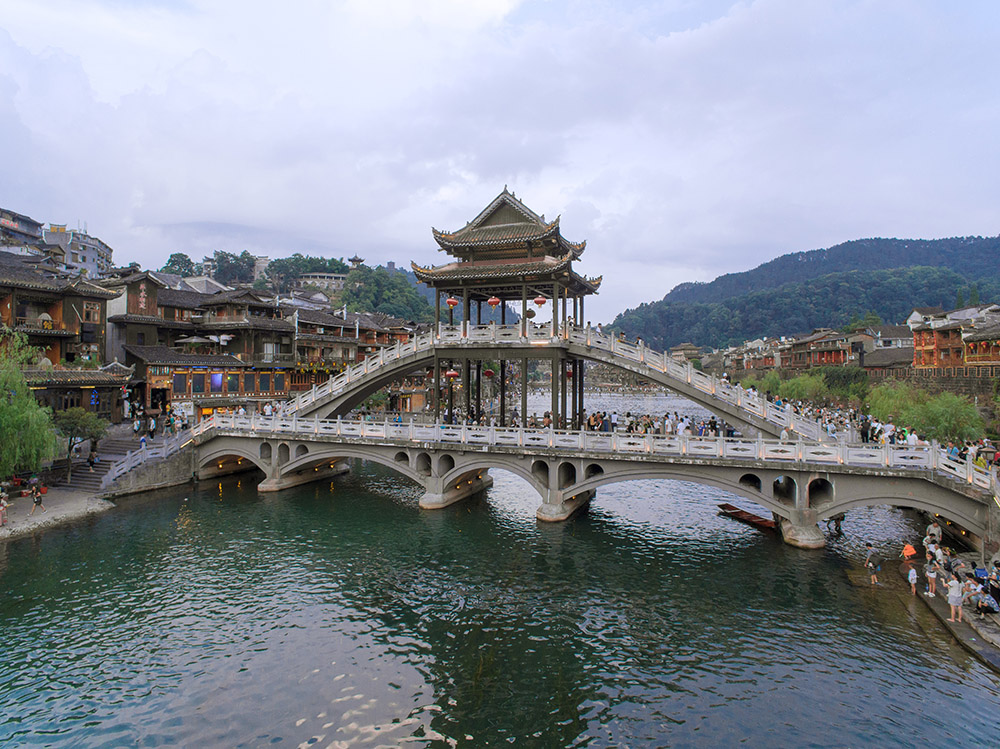 9.鳳凰風(fēng)、雪、雨、霧橋  配圖1.jpg
